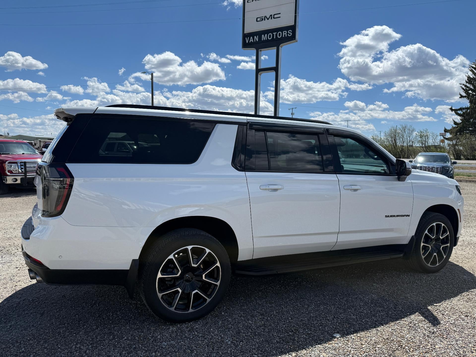 2025 Chevrolet Suburban RST