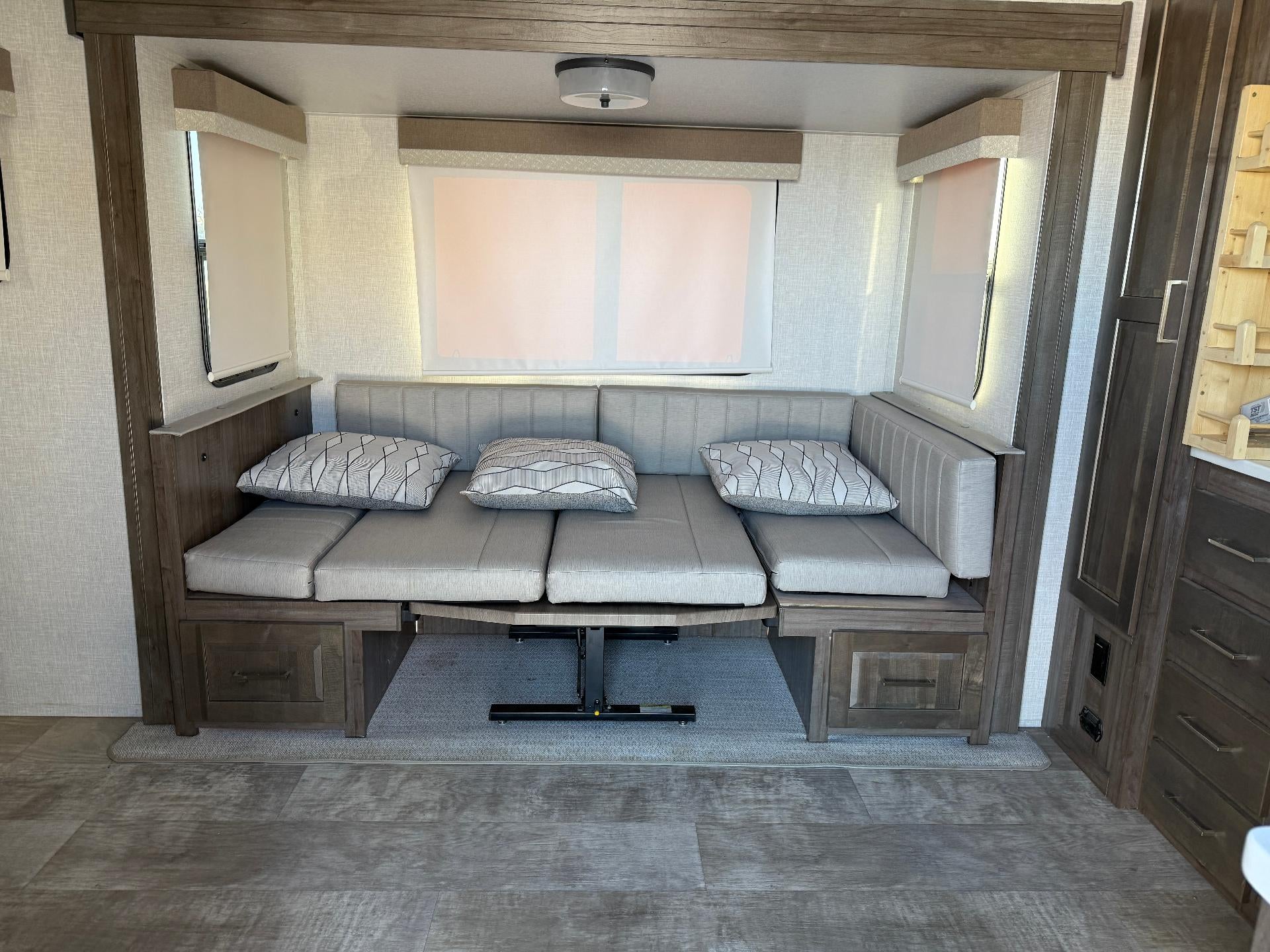 2023 FLAGSTAFF SUPERLITE Base