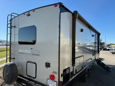 2023 FOREST RIV M25FKS Base