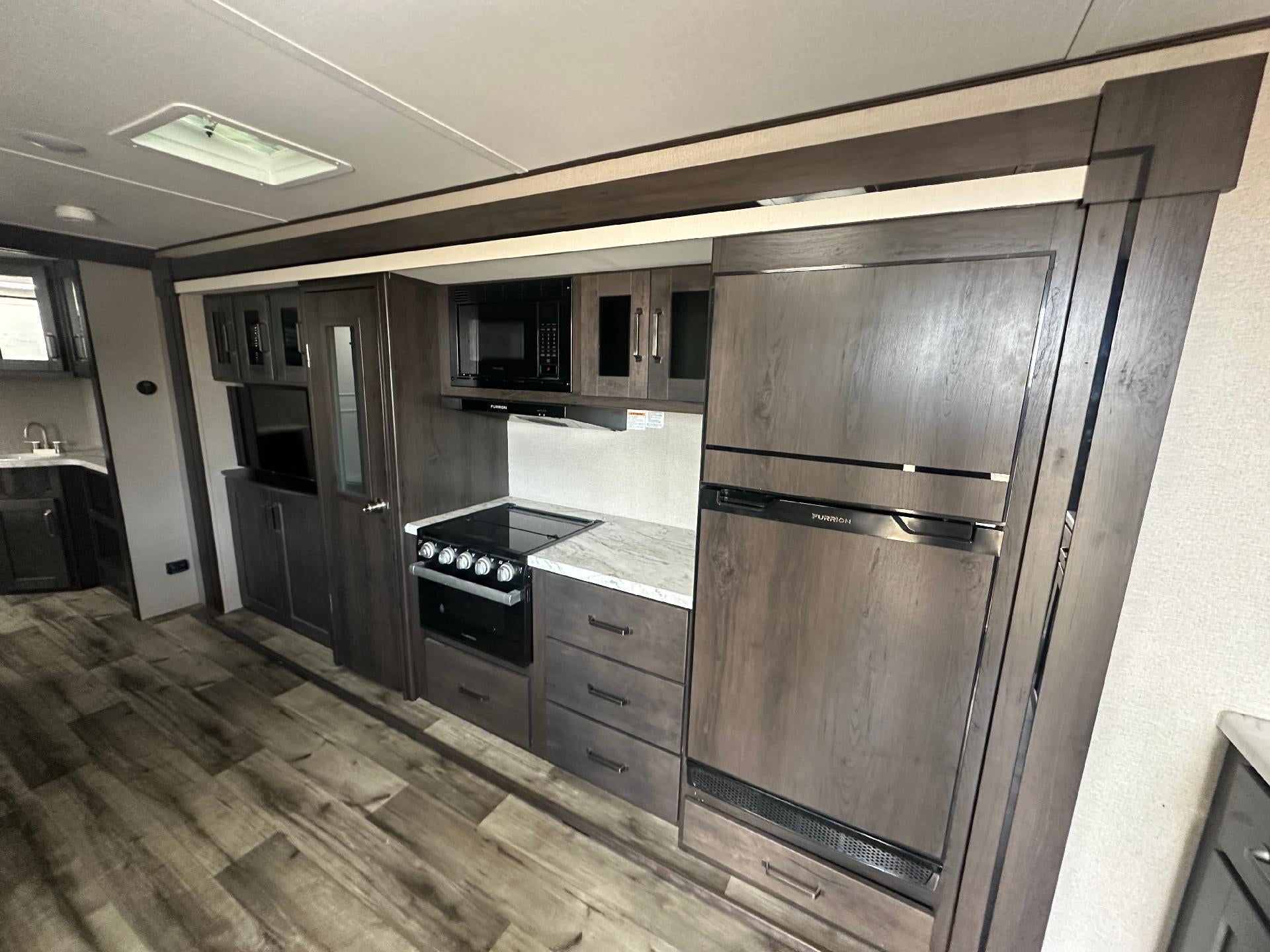 2023 GRAND DESI 260RB Base