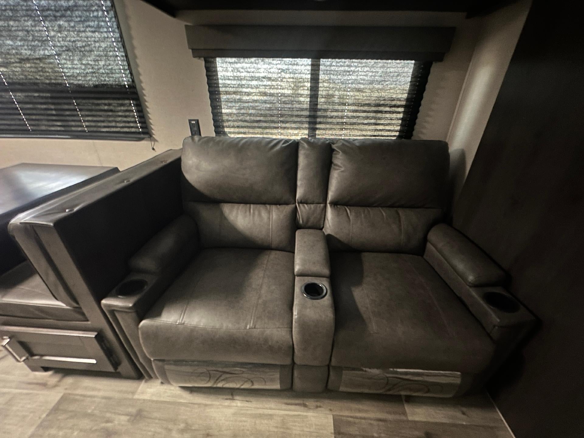 2023 GRAND DESI 260RB Base