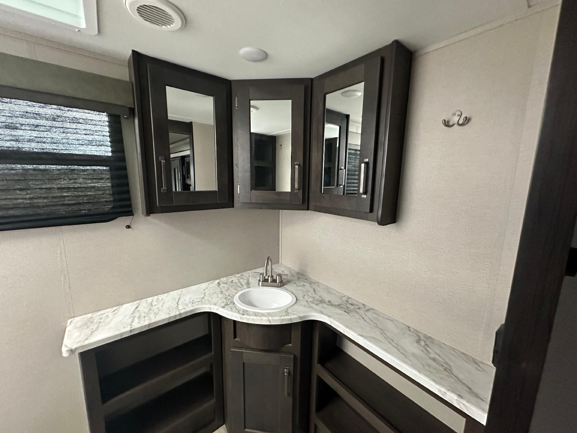 2023 GRAND DESI 260RB Base