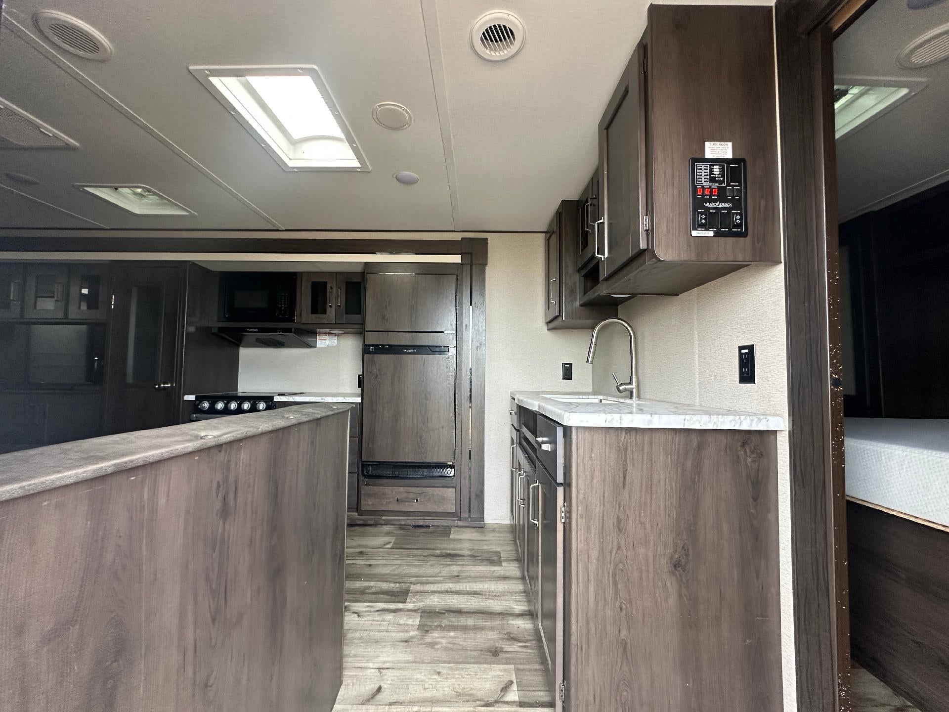 2023 GRAND DESI 260RB Base