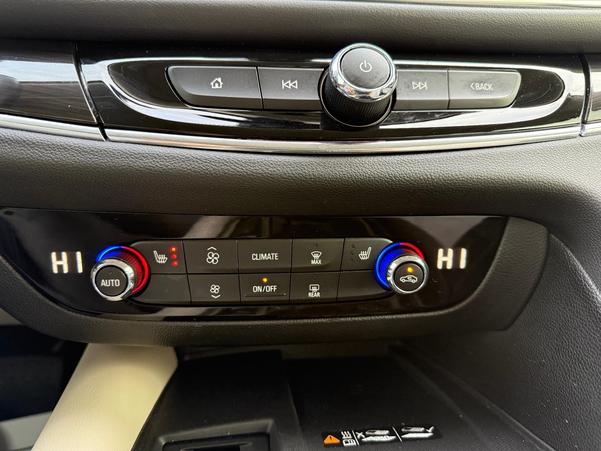 2023 Buick Enclave Essence